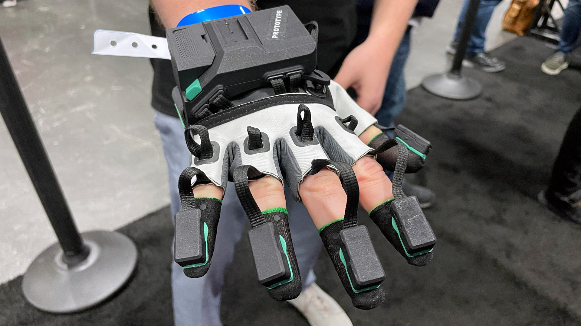 Manus Begins Pre-orders for Latest VR Gloves for Enterprise, Quantum Metagloves