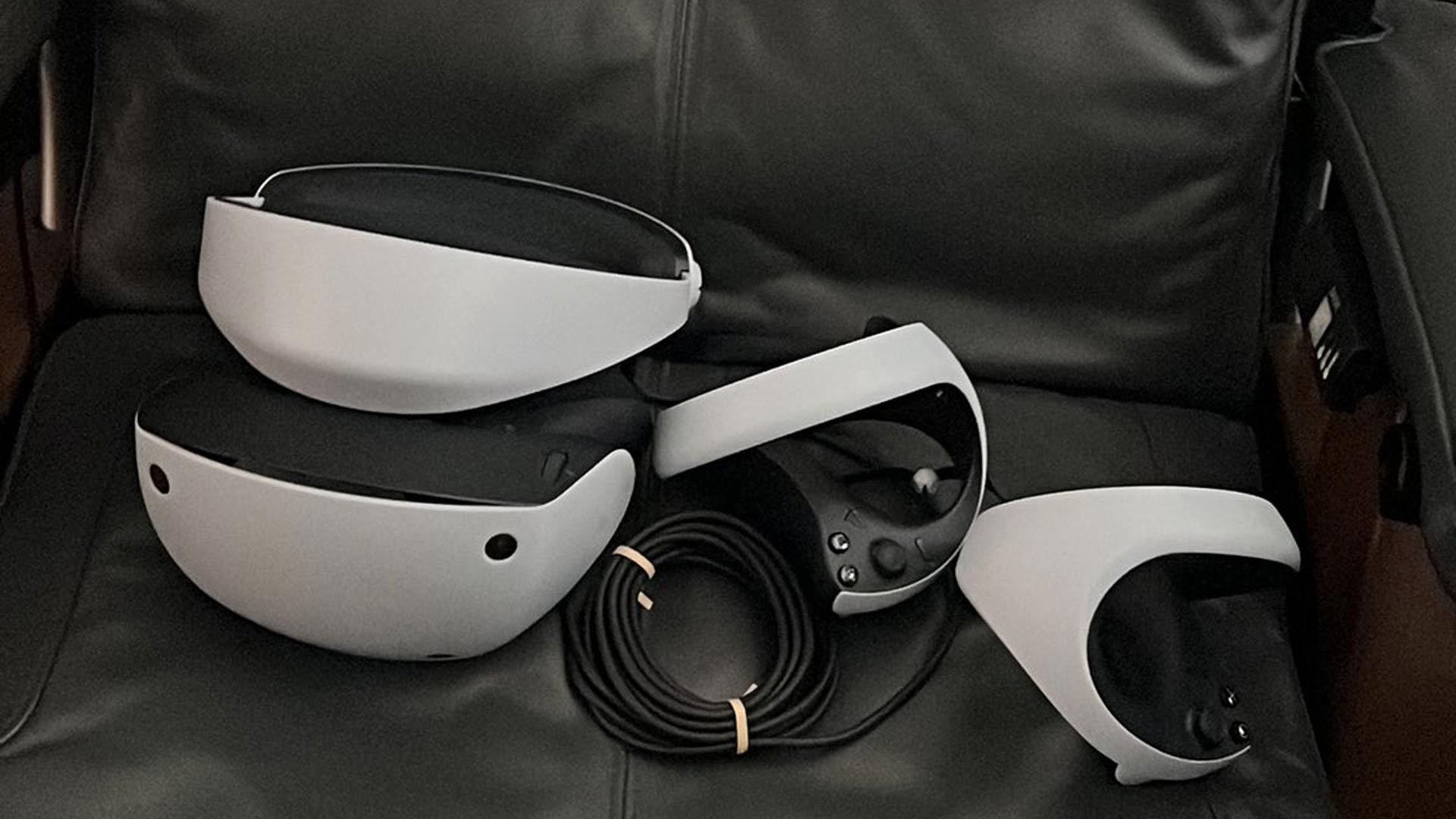 PSVR 2 Spotted in Developer Photo, Studio Claims Fakery – Road to VR