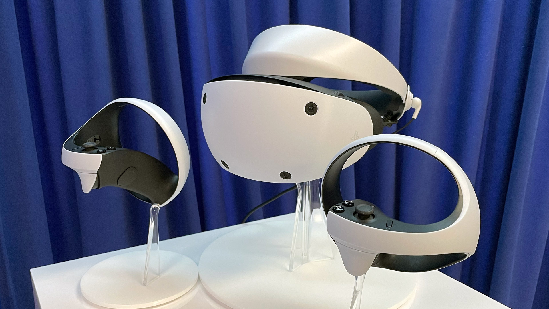Sony Plans to Produce 2 Million PSVR 2 Headsets by March 2023 – Road to VR