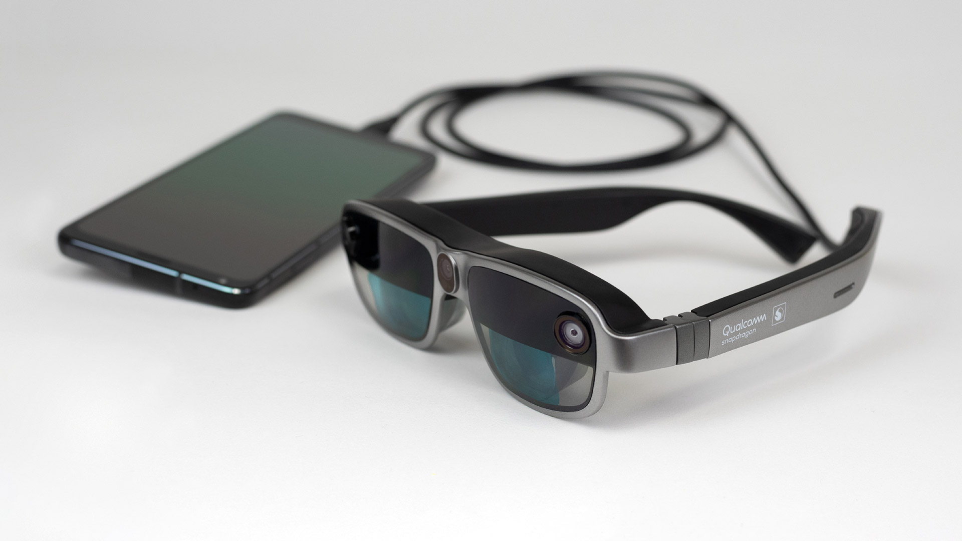 Qualcomm Announces AR Headset ‘Smart Viewer’ Reference Design