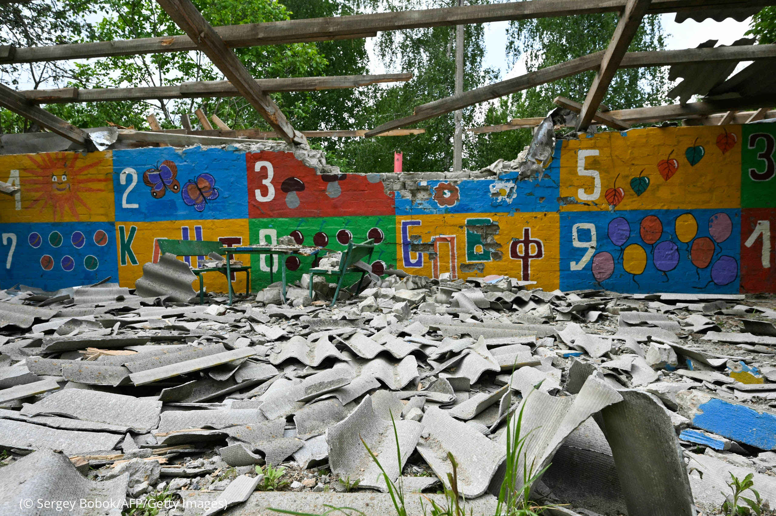 Destroyed rubble of a school (© Sergey Bobok/AFP/Getty Images)