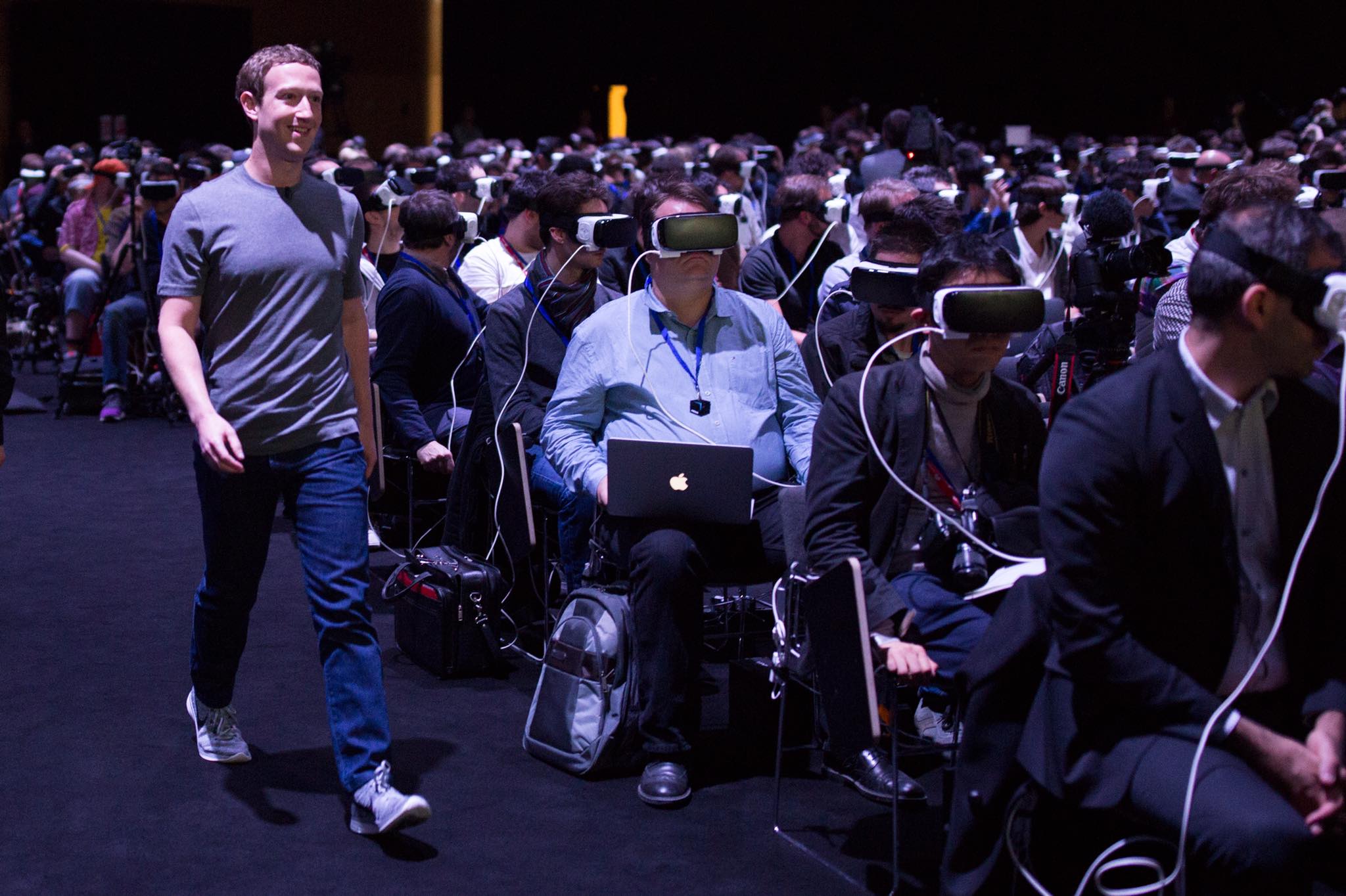 10 Years Ago Zuckerberg Bought Oculus to Outmaneuver Apple, Will He Succeed?