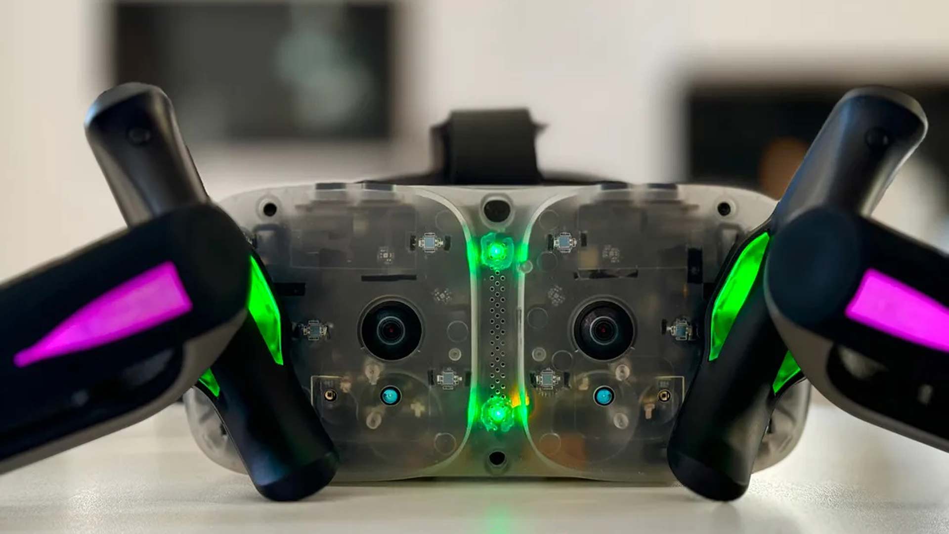 Nearing Launch, Somnium VR1 Headset Partner With Maker of Unique Finger-sensing VR Controllers