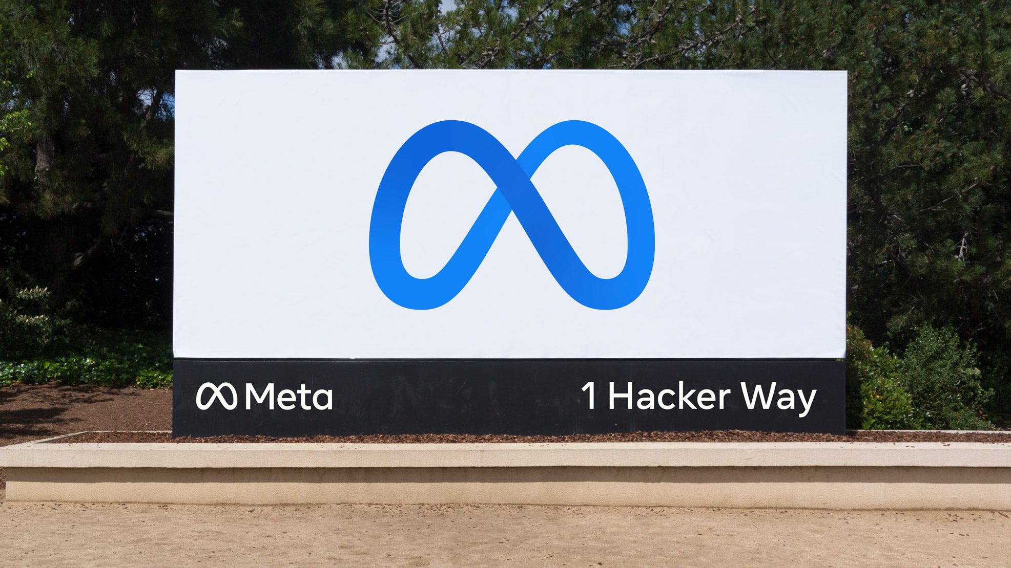 Meta’s Next Headset is Reportedly Thin, Powerful & Uses a Puck-style Compute Unit, Coming in 2026