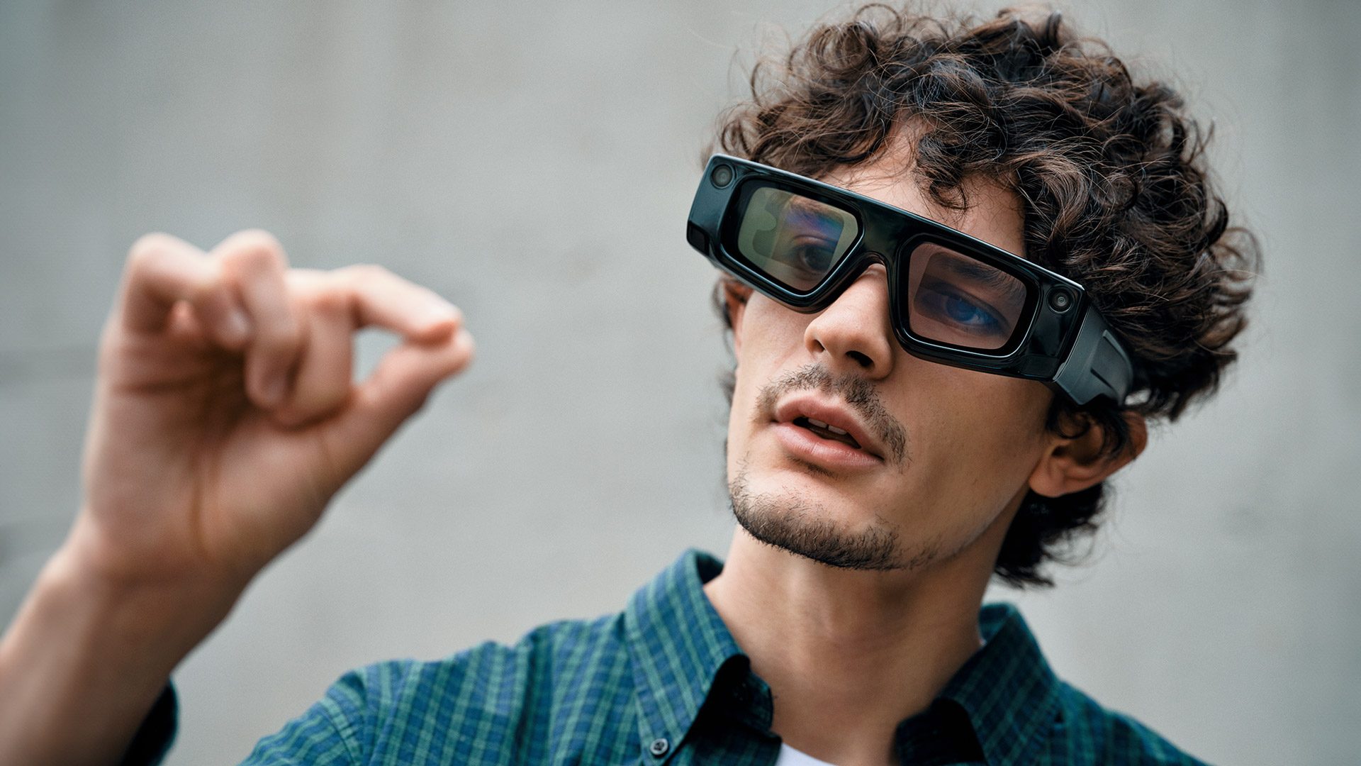 Snap Releases Spectacles OS 2.0 Ahead of 2026 Launch of Consumer AR Glasses
