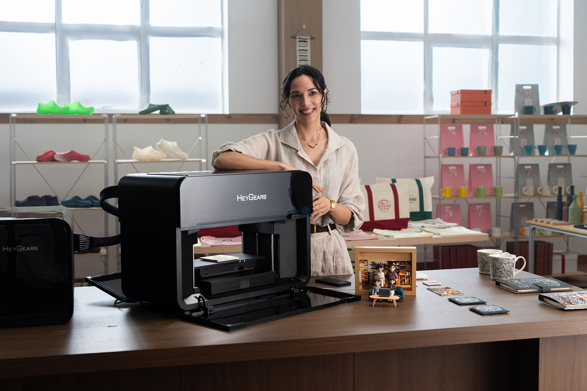HeyGears G1X: Desktop-System kombiniert Vollfarb-3D-Druck, UV-Druck und Textildruck